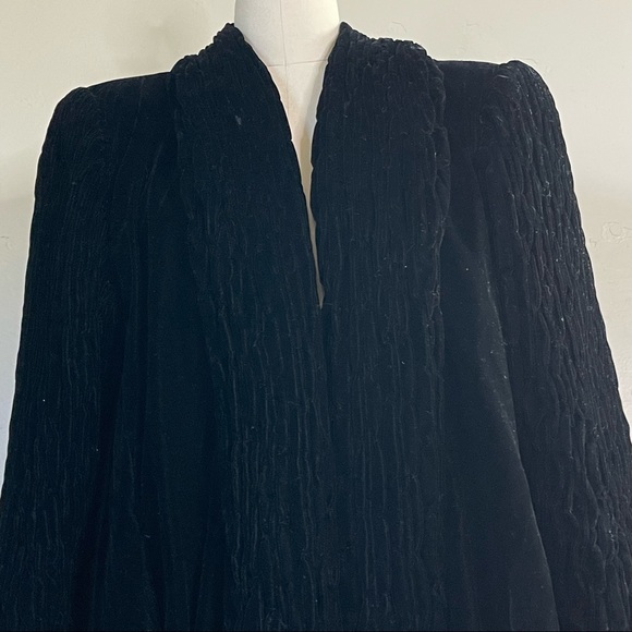 GENESIO Black VELVET coat SZ Medium - Picture 4 of 9